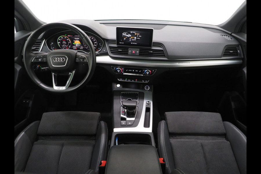 Audi Q5 55 TFSI e quattro Competition | Panoramadak | Luchtvering | Trekhaak | Adaptive Cruise | Keyless | Carplay