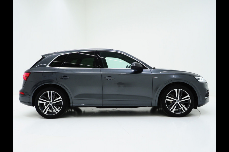 Audi Q5 55 TFSI e quattro Competition | Panoramadak | Luchtvering | Trekhaak | Adaptive Cruise | Keyless | Carplay