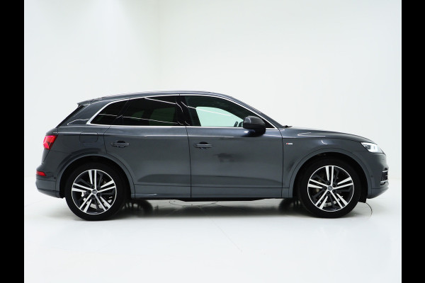 Audi Q5 55 TFSI e quattro Competition | Panoramadak | Luchtvering | Trekhaak | Adaptive Cruise | Keyless | Carplay