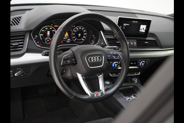 Audi Q5 55 TFSI e quattro Competition | Panoramadak | Luchtvering | Trekhaak | Adaptive Cruise | Keyless | Carplay