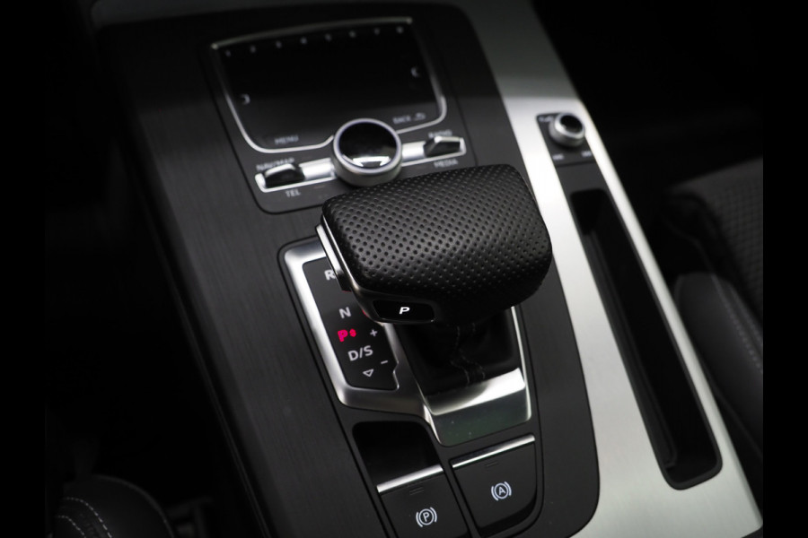 Audi Q5 55 TFSI e quattro Competition | Panoramadak | Luchtvering | Trekhaak | Adaptive Cruise | Keyless | Carplay