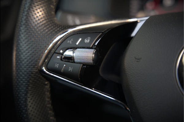 Škoda Karoq 1.5 TSI ACT Sportline Business | Panoramadak | Stoelverwarming | Stuurverwarming | Canton | Keyless | Apple Carplay | Camera | Adaptive Cruise Control | Dodehoekdetectie