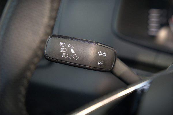 Škoda Karoq 1.5 TSI ACT Sportline Business | Panoramadak | Stoelverwarming | Stuurverwarming | Canton | Keyless | Apple Carplay | Camera | Adaptive Cruise Control | Dodehoekdetectie