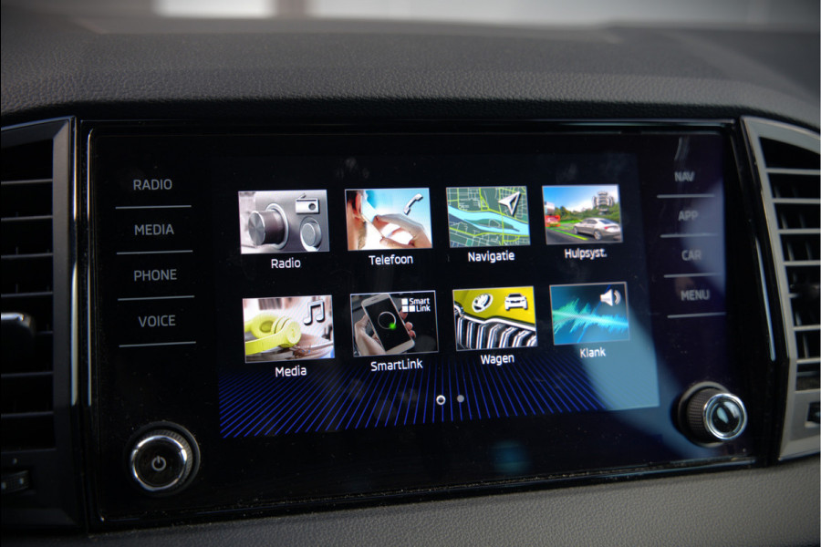 Škoda Karoq 1.5 TSI ACT Sportline Business | Panoramadak | Stoelverwarming | Stuurverwarming | Canton | Keyless | Apple Carplay | Camera | Adaptive Cruise Control | Dodehoekdetectie