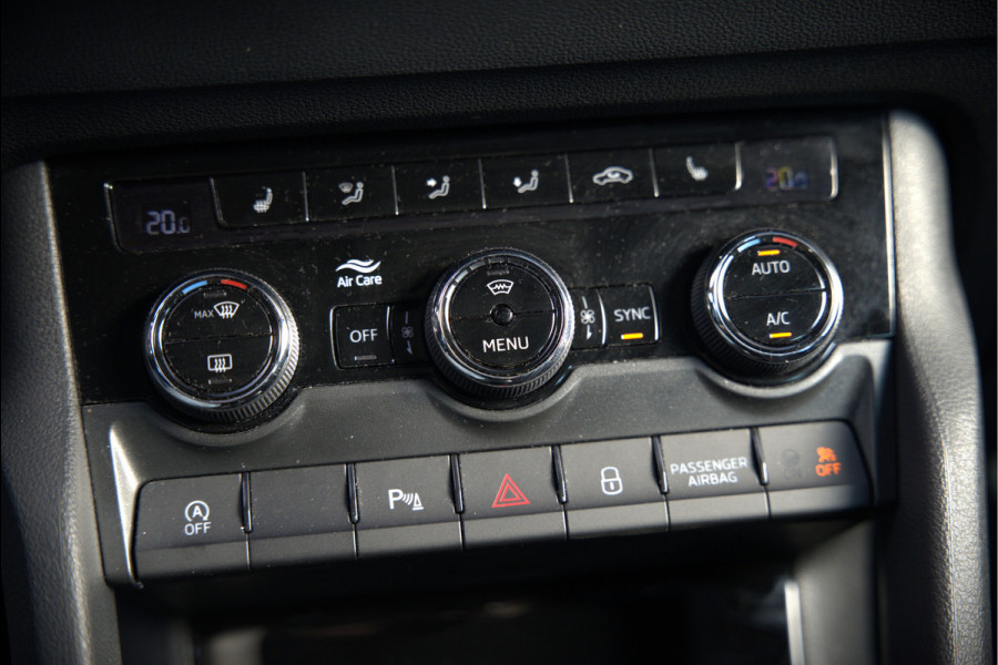 Škoda Karoq 1.5 TSI ACT Sportline Business | Panoramadak | Stoelverwarming | Stuurverwarming | Canton | Keyless | Apple Carplay | Camera | Adaptive Cruise Control | Dodehoekdetectie