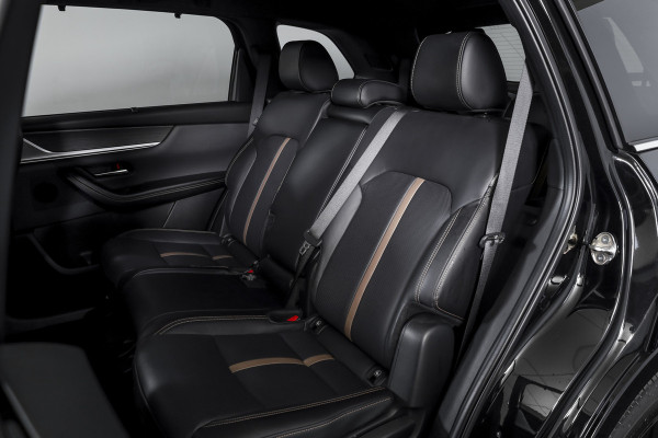 Mazda CX-80 2.5 e-SkyActiv PHEV Homura Plus 7p. | S/K-Panodak | Adapt. Cruise | Elek. Stoel-+verwarming & Ventilatie | Leder | HUD | 360 Camera | Bose | NAV+App. Connect | LM 20" | 9375