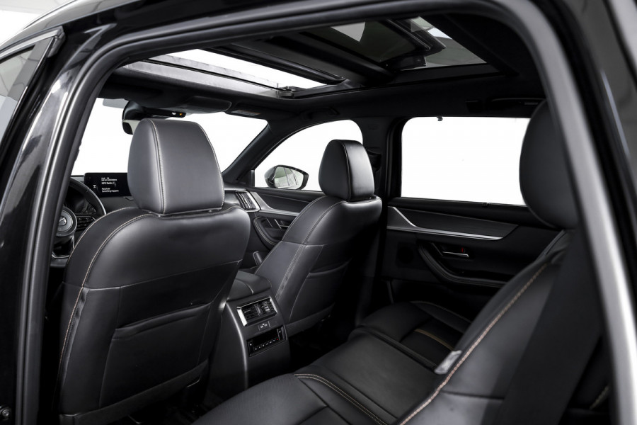 Mazda CX-80 2.5 e-SkyActiv PHEV Homura Plus 7p. | S/K-Panodak | Adapt. Cruise | Elek. Stoel-+verwarming & Ventilatie | Leder | HUD | 360 Camera | Bose | NAV+App. Connect | LM 20" | 9375