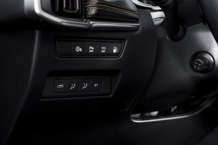 Mazda CX-80 2.5 e-SkyActiv PHEV Homura Plus 7p. | S/K-Panodak | Adapt. Cruise | Elek. Stoel-+verwarming & Ventilatie | Leder | HUD | 360 Camera | Bose | NAV+App. Connect | LM 20" | 9393