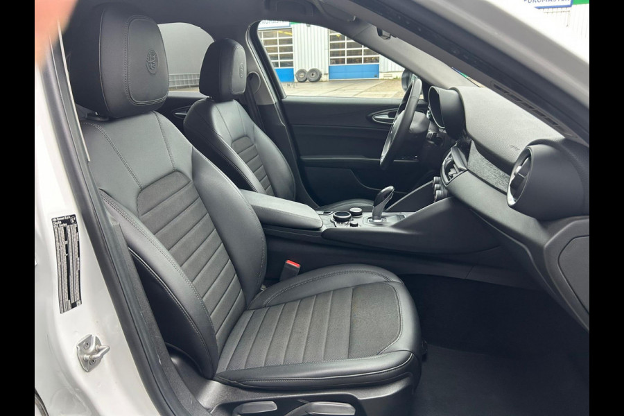 Alfa Romeo Giulia 2.0T Super