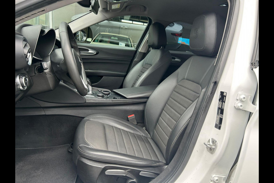 Alfa Romeo Giulia 2.0T Super