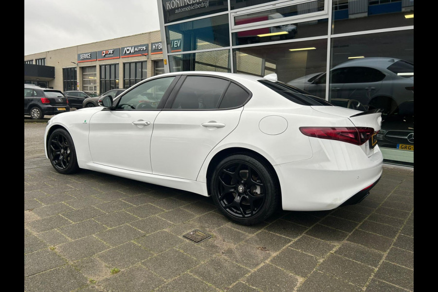 Alfa Romeo Giulia 2.0T Super
