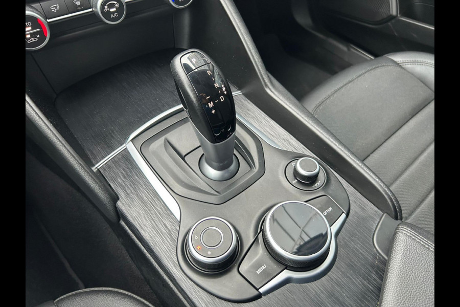 Alfa Romeo Giulia 2.0T Super