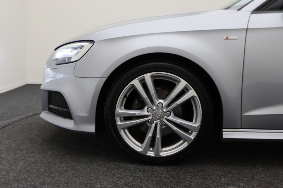 Audi A3 Sportback 35 TFSI CoD Advance Sport S Line Virtual Cockpit, Apple Carplay, LED, Stoelverwarming, Trekhaak, 18"