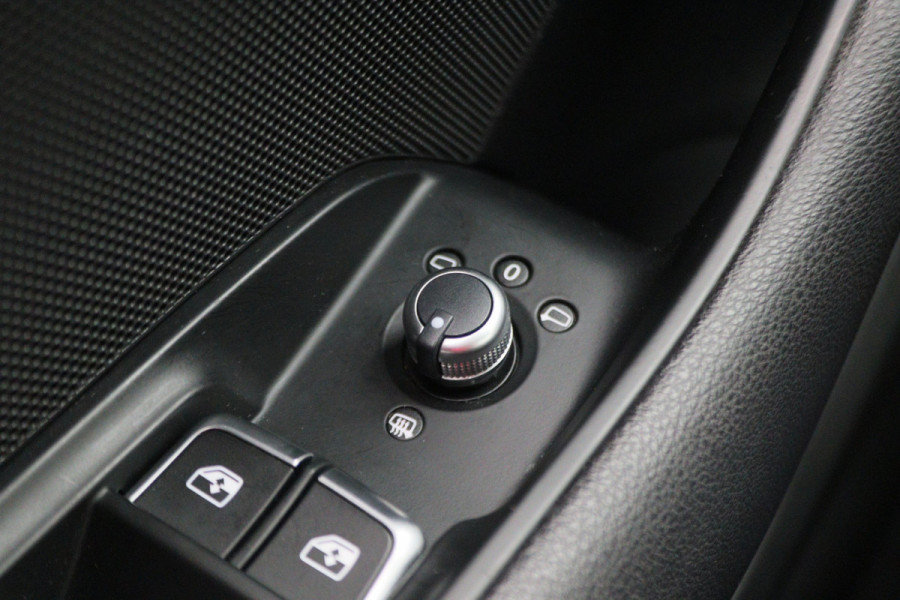 Audi A3 Sportback 35 TFSI CoD Advance Sport S Line Virtual Cockpit, Apple Carplay, LED, Stoelverwarming, Trekhaak, 18"