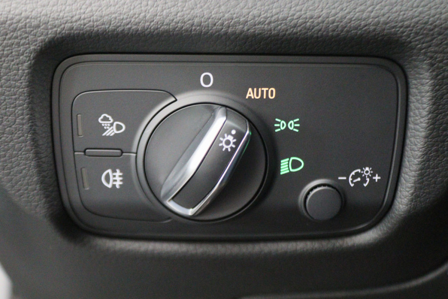 Audi A3 Sportback 35 TFSI CoD Advance Sport S Line Virtual Cockpit, Apple Carplay, LED, Stoelverwarming, Trekhaak, 18"