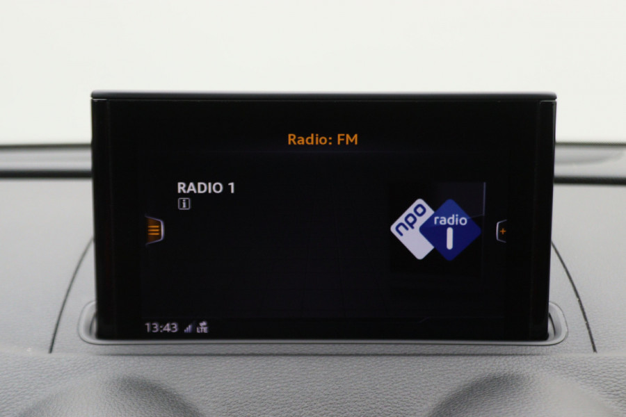 Audi A3 Sportback 35 TFSI CoD Advance Sport S Line Virtual Cockpit, Apple Carplay, LED, Stoelverwarming, Trekhaak, 18"