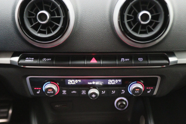 Audi A3 Sportback 35 TFSI CoD Advance Sport S Line Virtual Cockpit, Apple Carplay, LED, Stoelverwarming, Trekhaak, 18"