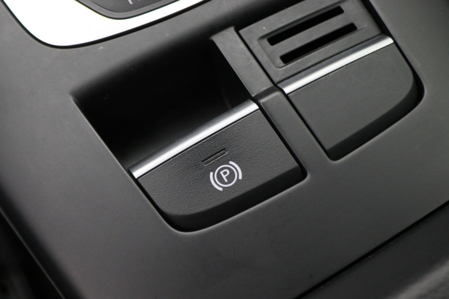 Audi A3 Sportback 35 TFSI CoD Advance Sport S Line Virtual Cockpit, Apple Carplay, LED, Stoelverwarming, Trekhaak, 18"