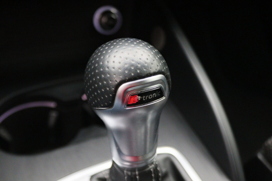 Audi A3 Sportback 35 TFSI CoD Advance Sport S Line Virtual Cockpit, Apple Carplay, LED, Stoelverwarming, Trekhaak, 18"