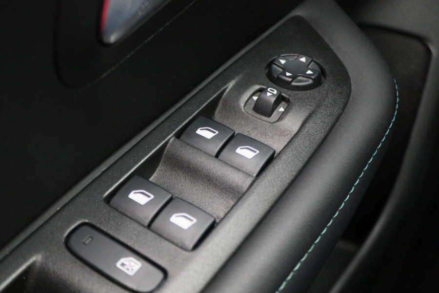 Peugeot 208 1.2 PureTech Blue Lease Allure LED, Keyless, Apple Carplay, Camera, PDC, 16"