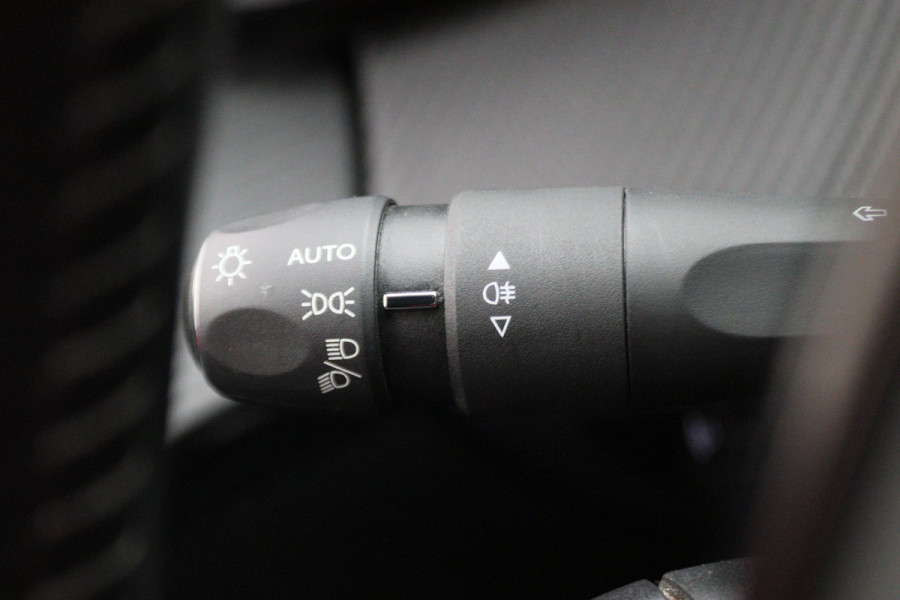 Peugeot 208 1.2 PureTech Blue Lease Allure LED, Keyless, Apple Carplay, Camera, PDC, 16"