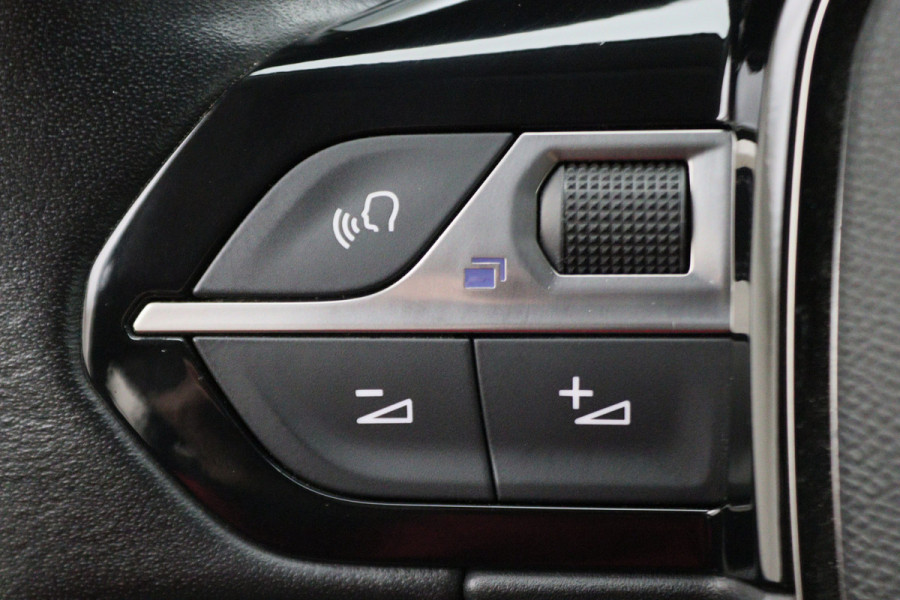 Peugeot 208 1.2 PureTech Blue Lease Allure LED, Keyless, Apple Carplay, Camera, PDC, 16"