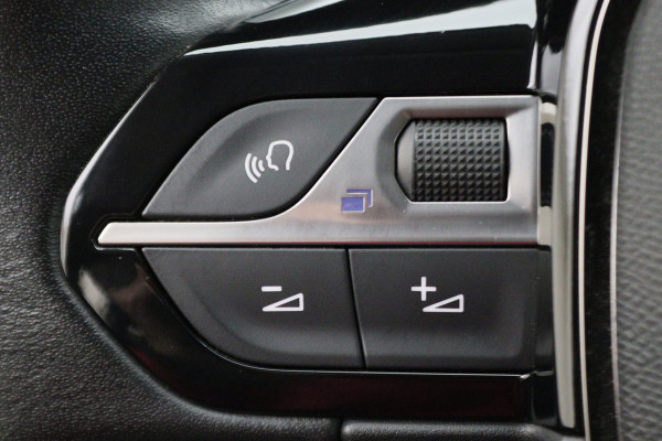 Peugeot 208 1.2 PureTech Blue Lease Allure LED, Keyless, Apple Carplay, Camera, PDC, 16"