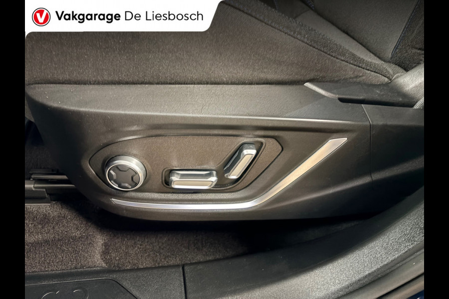 Lynk & Co 01 1.5 / pano / 360 camera / model 2023 / Infinity / navi / stoelverwarming