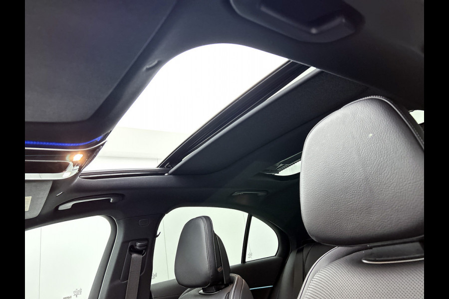 Mercedes-Benz E-Klasse 300 e Sport Edition | Premium pakket | Trekhaak | Leder pakket | Winter pakket | Stoelventilatie voor | Digital Light | 360° camera | Burmester® 4D surround sound system | MBUX Superscreen | Augmented Reality navigatie |