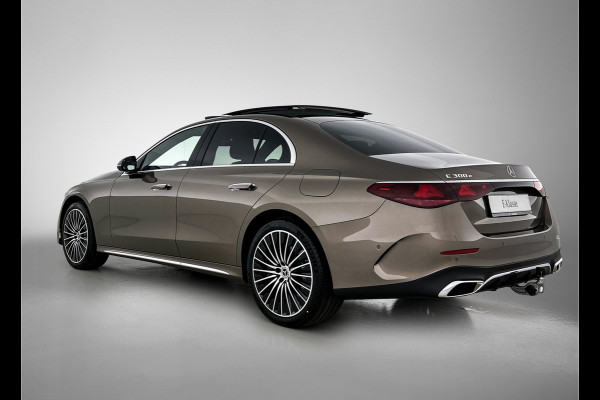 Mercedes-Benz E-Klasse 300 e Sport Edition | Premium pakket | Trekhaak | Leder pakket | Winter pakket | Stoelventilatie voor | Digital Light | 360° camera | Burmester® 4D surround sound system | MBUX Superscreen | Augmented Reality navigatie |