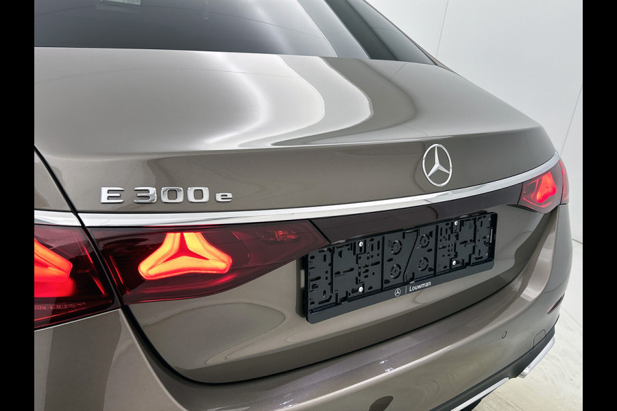 Mercedes-Benz E-Klasse 300 e Sport Edition | Premium pakket | Trekhaak | Leder pakket | Winter pakket | Stoelventilatie voor | Digital Light | 360° camera | Burmester® 4D surround sound system | MBUX Superscreen | Augmented Reality navigatie |