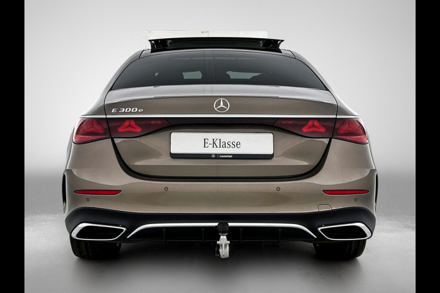 Mercedes-Benz E-Klasse 300 e Sport Edition | Premium pakket | Trekhaak | Leder pakket | Winter pakket | Stoelventilatie voor | Digital Light | 360° camera | Burmester® 4D surround sound system | MBUX Superscreen | Augmented Reality navigatie |
