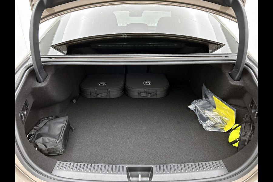 Mercedes-Benz E-Klasse 300 e Sport Edition | Premium pakket | Trekhaak | Leder pakket | Winter pakket | Stoelventilatie voor | Digital Light | 360° camera | Burmester® 4D surround sound system | MBUX Superscreen | Augmented Reality navigatie |