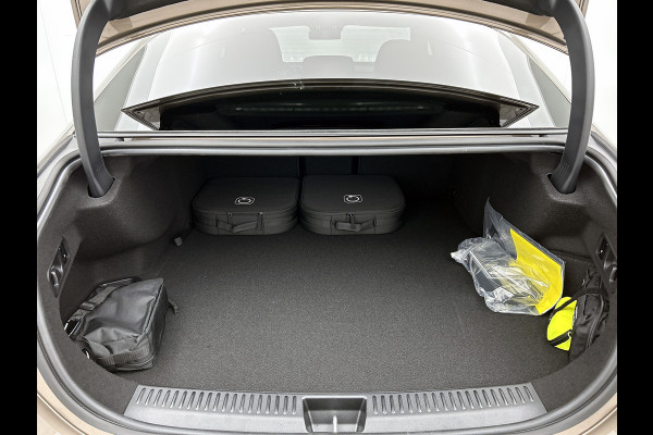 Mercedes-Benz E-Klasse 300 e Sport Edition | Premium pakket | Trekhaak | Leder pakket | Winter pakket | Stoelventilatie voor | Digital Light | 360° camera | Burmester® 4D surround sound system | MBUX Superscreen | Augmented Reality navigatie |