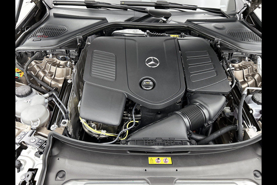 Mercedes-Benz E-Klasse 300 e Sport Edition | Premium pakket | Trekhaak | Leder pakket | Winter pakket | Stoelventilatie voor | Digital Light | 360° camera | Burmester® 4D surround sound system | MBUX Superscreen | Augmented Reality navigatie |