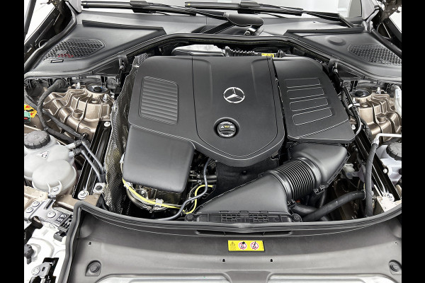 Mercedes-Benz E-Klasse 300 e Sport Edition | Premium pakket | Trekhaak | Leder pakket | Winter pakket | Stoelventilatie voor | Digital Light | 360° camera | Burmester® 4D surround sound system | MBUX Superscreen | Augmented Reality navigatie |