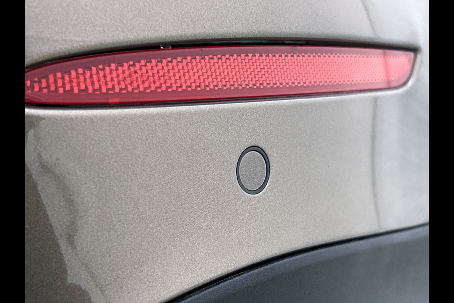 Mercedes-Benz E-Klasse 300 e Sport Edition | Premium pakket | Trekhaak | Leder pakket | Winter pakket | Stoelventilatie voor | Digital Light | 360° camera | Burmester® 4D surround sound system | MBUX Superscreen | Augmented Reality navigatie |