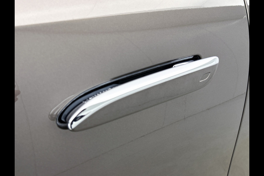 Mercedes-Benz E-Klasse 300 e Sport Edition | Premium pakket | Trekhaak | Leder pakket | Winter pakket | Stoelventilatie voor | Digital Light | 360° camera | Burmester® 4D surround sound system | MBUX Superscreen | Augmented Reality navigatie |