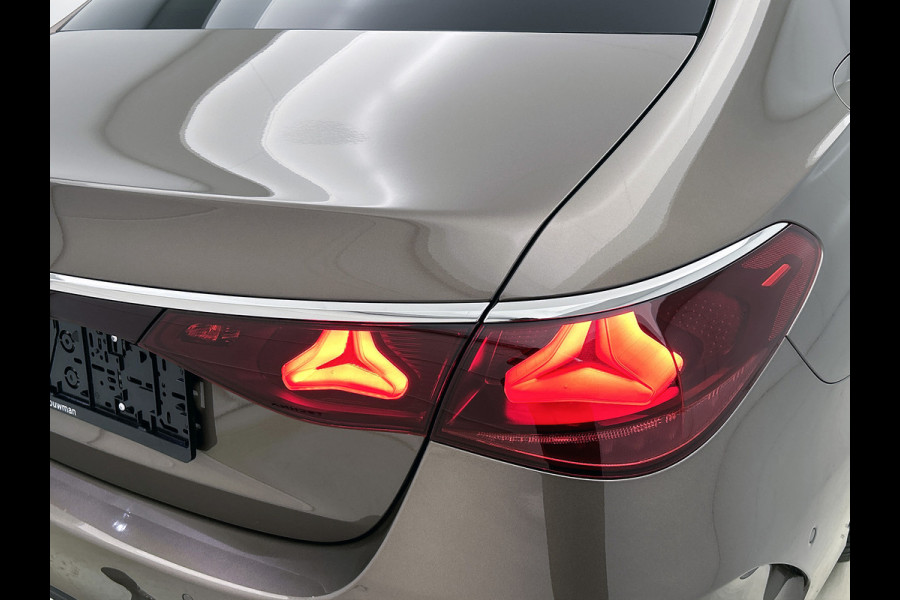 Mercedes-Benz E-Klasse 300 e Sport Edition | Premium pakket | Trekhaak | Leder pakket | Winter pakket | Stoelventilatie voor | Digital Light | 360° camera | Burmester® 4D surround sound system | MBUX Superscreen | Augmented Reality navigatie |