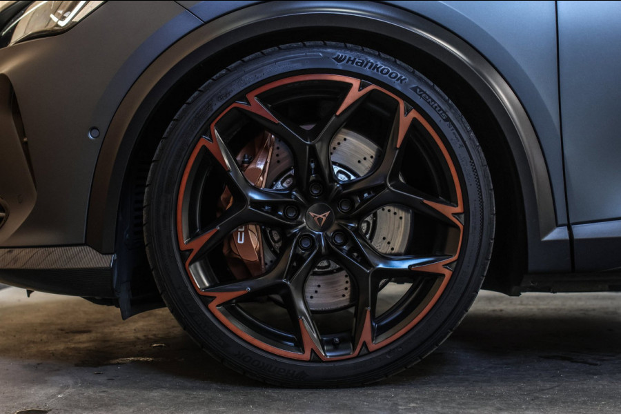 CUPRA Formentor VZ5 2.5 TSI *Schaalstoelen*Carbon*360 Camera*Beats*Uniek!*