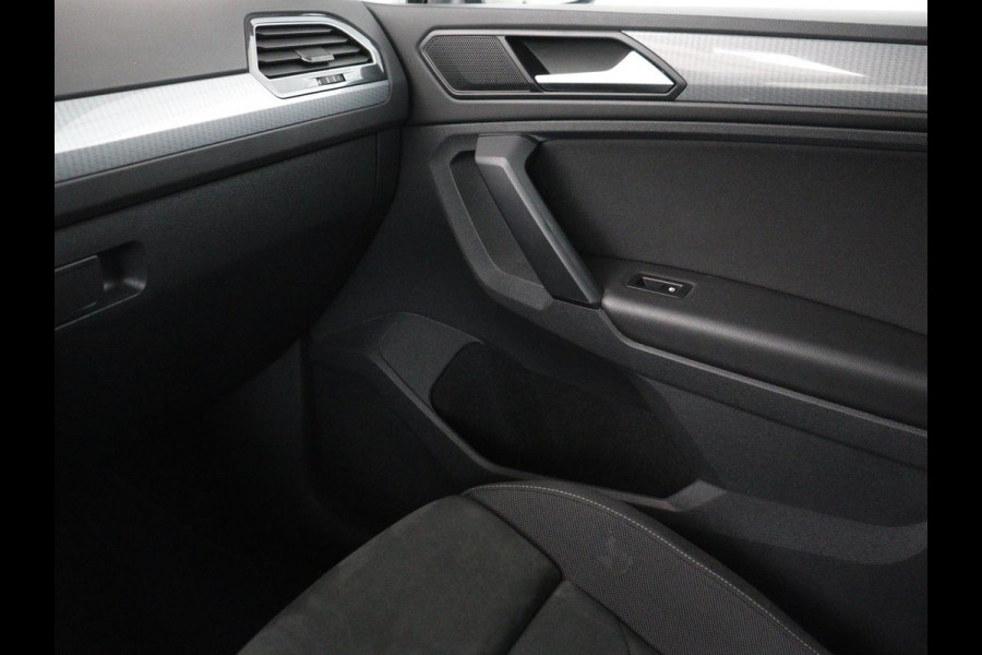 Volkswagen Tiguan 1.5 TSI Life Business | Stoelverwarming | Massage | Virtual Cockpit | Carplay | Navigatie | Keyless | Adaptive cruise | Parkeerhulp | Full LED | Climate control