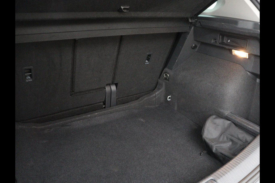 Volkswagen Tiguan 1.5 TSI Life Business | Stoelverwarming | Massage | Virtual Cockpit | Carplay | Navigatie | Keyless | Adaptive cruise | Parkeerhulp | Full LED | Climate control