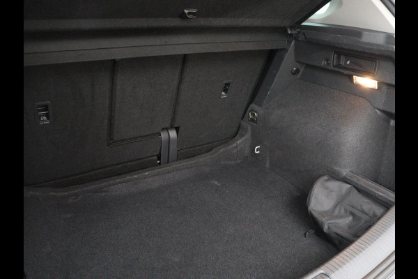 Volkswagen Tiguan 1.5 TSI Life Business | Stoelverwarming | Massage | Virtual Cockpit | Carplay | Navigatie | Keyless | Adaptive cruise | Parkeerhulp | Full LED | Climate control