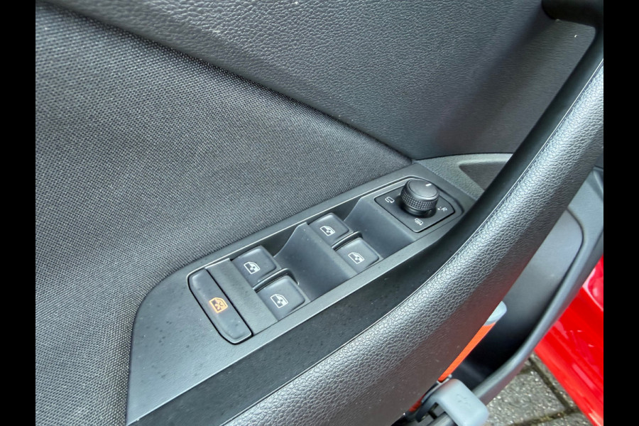 Škoda Kamiq 1.0 TSI Sport Business - Automaat - Navi - Panoramadak- Org.NL