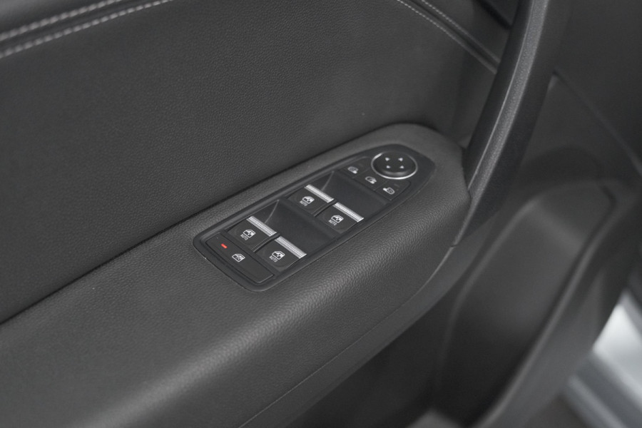 Renault Captur Mild Hybrid 140 EDC Techno | Camera | 9.3 Inch Groot Scherm | Stoelverwarming | Apple Carplay