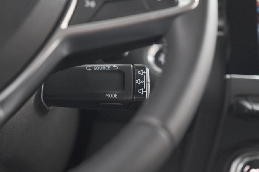 Renault Captur Mild Hybrid 140 EDC Techno | Camera | 9.3 Inch Groot Scherm | Stoelverwarming | Apple Carplay