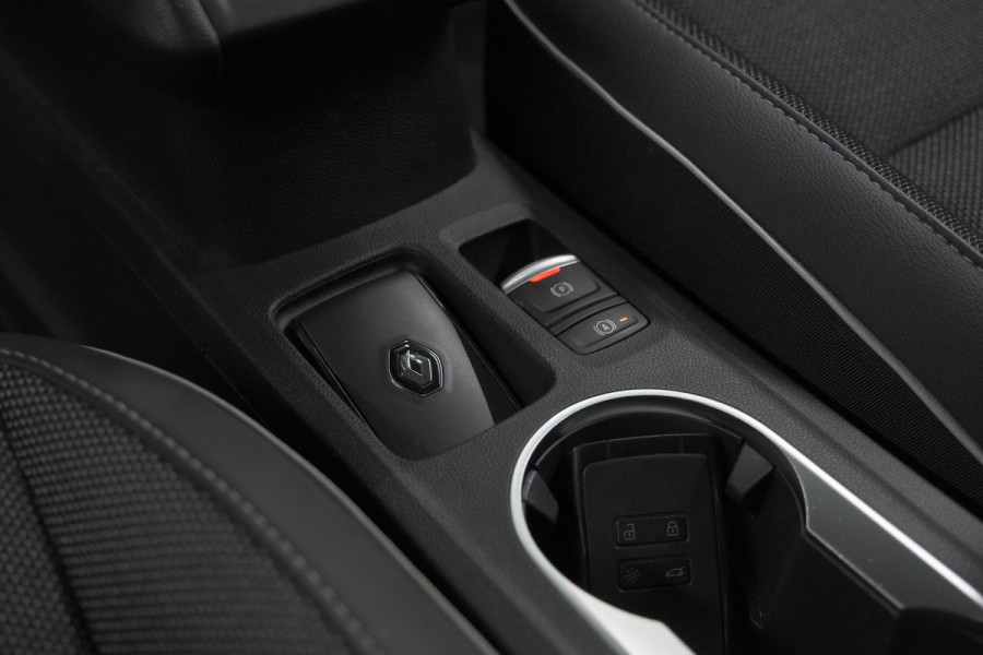 Renault Captur Mild Hybrid 140 EDC Techno | Camera | 9.3 Inch Groot Scherm | Stoelverwarming | Apple Carplay