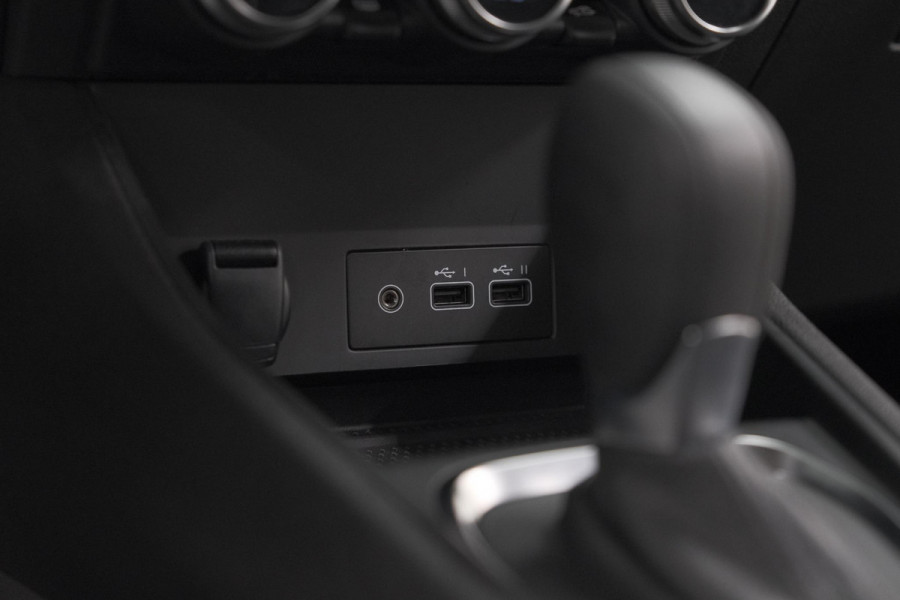 Renault Captur Mild Hybrid 140 EDC Techno | Camera | 9.3 Inch Groot Scherm | Stoelverwarming | Apple Carplay