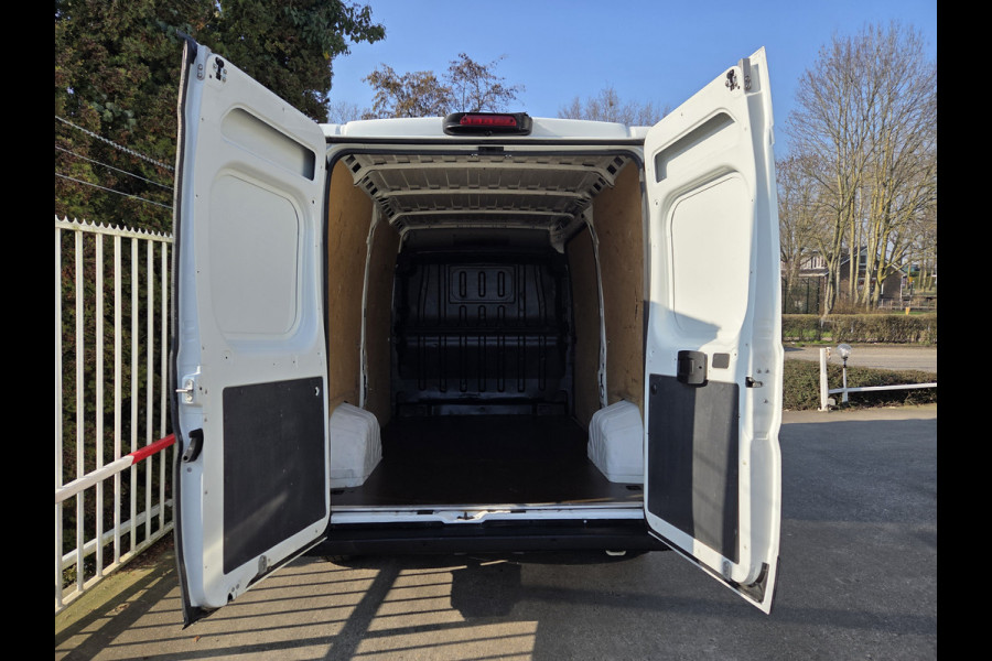 Peugeot Boxer 2.2 BlueHDi 140 Pk L2H2 Airco Cruise control Navigatie