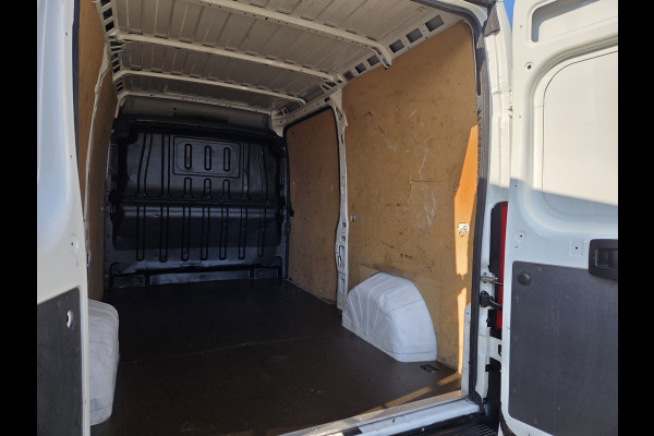 Peugeot Boxer 2.2 BlueHDi 140 Pk L2H2 Airco Cruise control Navigatie